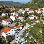 Villa Klara - Makarska By Guide