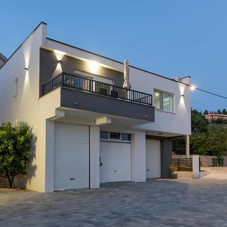 Villa Klara - Makarska By Guide