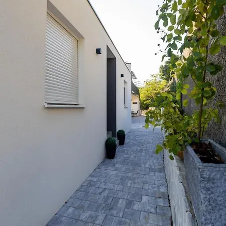 Klara - Makarska By Guide *