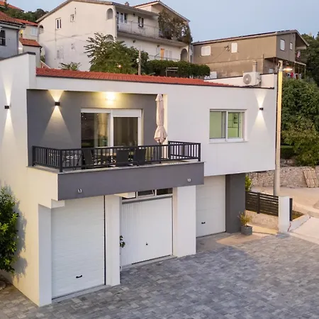Klara - Makarska By Guide